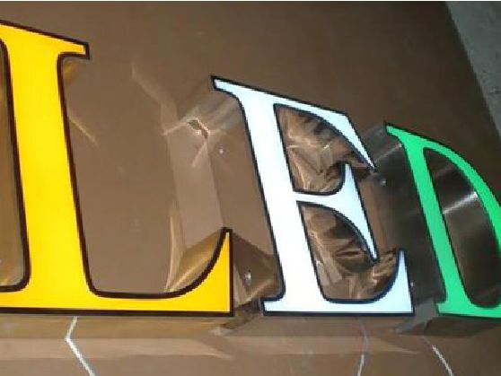 忠县介绍LED招牌的基础知识。